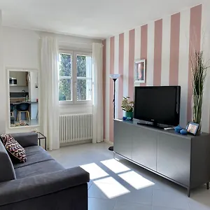 https://appartamento-vista-lago-con-piscina-terrazza-panoramica.it-lombardy.com